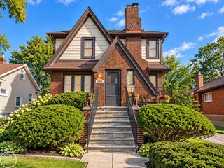 22905 Violet Street, St Clair Shores, MI 48082