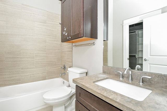 955 W 24th Street D, Houston, TX 77008