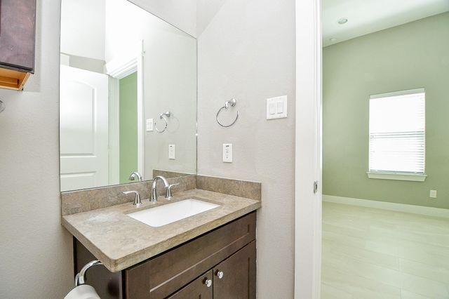 955 W 24th Street D, Houston, TX 77008