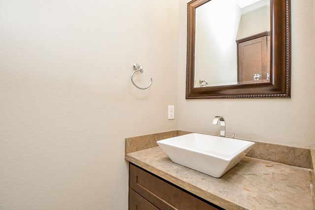 955 W 24th Street D, Houston, TX 77008