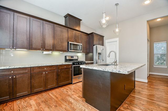 955 W 24th Street D, Houston, TX 77008