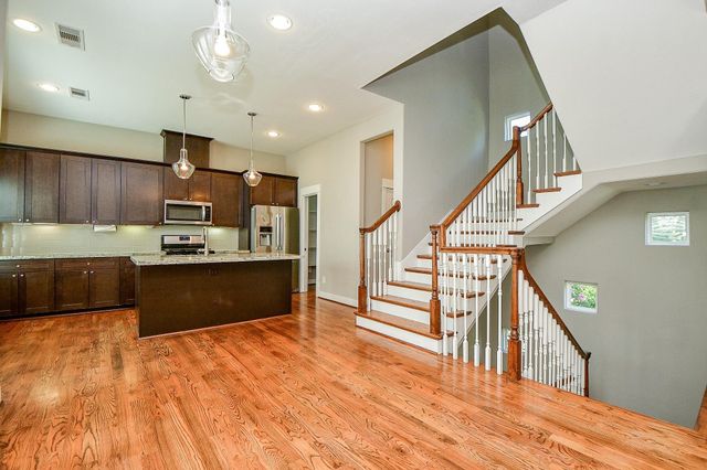 955 W 24th Street D, Houston, TX 77008