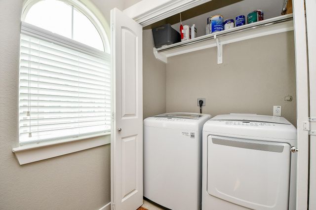 955 W 24th Street D, Houston, TX 77008