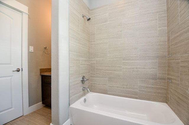 955 W 24th Street D, Houston, TX 77008