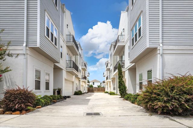 955 W 24th Street D, Houston, TX 77008