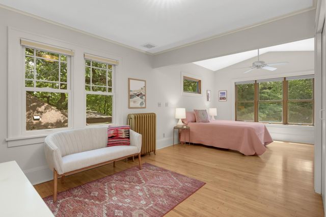 3015 E Minnehaha Parkway, Minneapolis, MN 55417