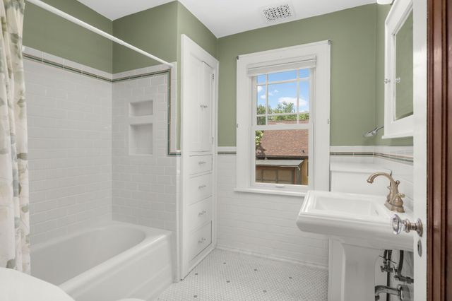 3015 E Minnehaha Parkway, Minneapolis, MN 55417