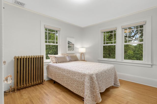 3015 E Minnehaha Parkway, Minneapolis, MN 55417
