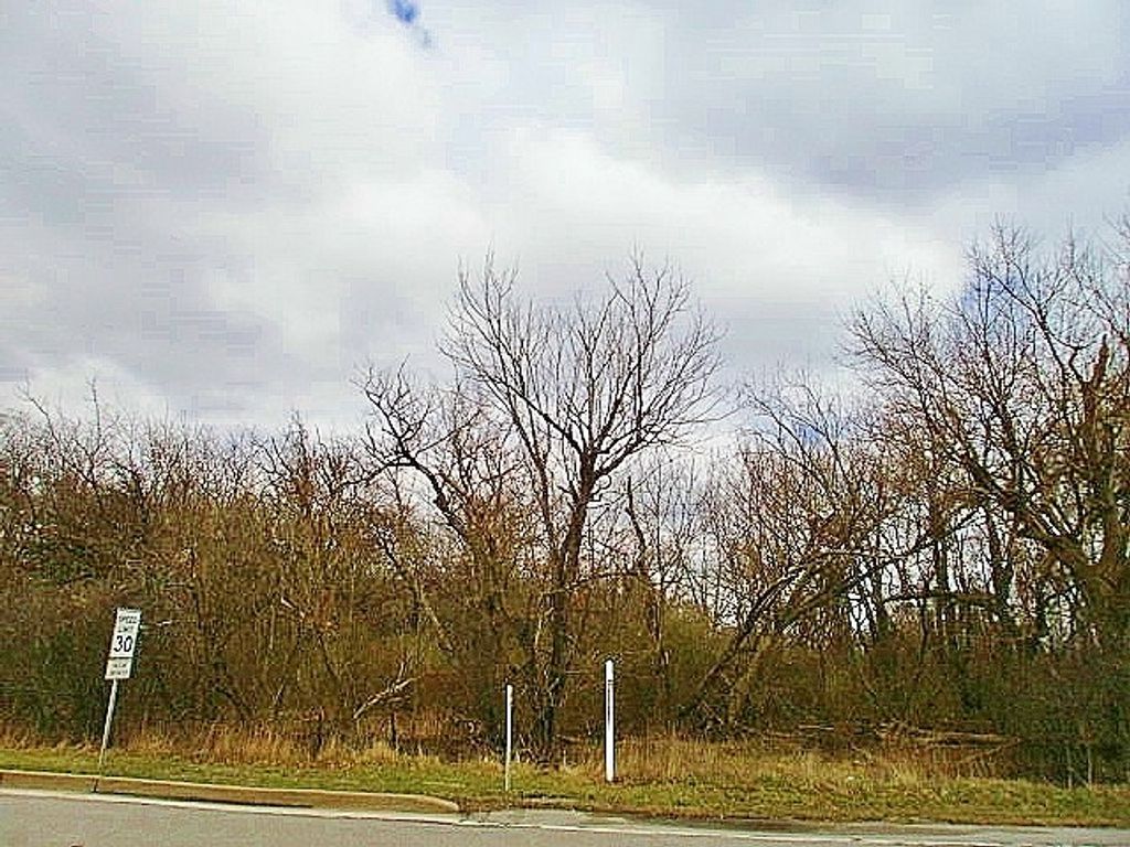 321 MCMURRAY RD, Upper St Clair, PA 15241