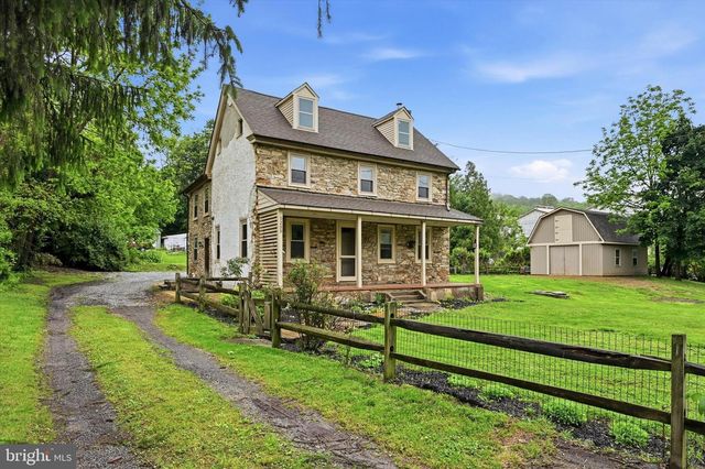 1255 VALLEY RD, Coatesville, PA 19320
