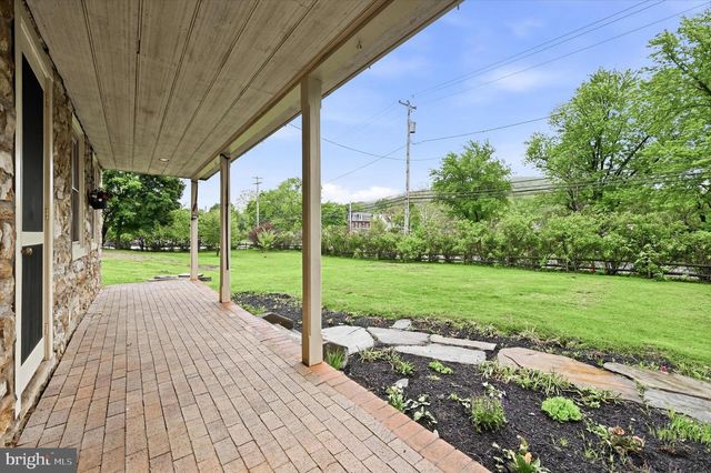 1255 VALLEY RD, Coatesville, PA 19320