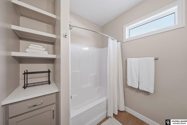 10614 Majestic Lane, Lincoln, NE 68527