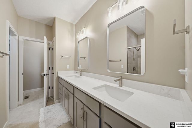 10614 Majestic Lane, Lincoln, NE 68527