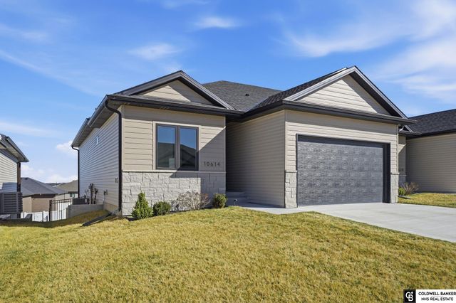 10614 Majestic Lane, Lincoln, NE 68527