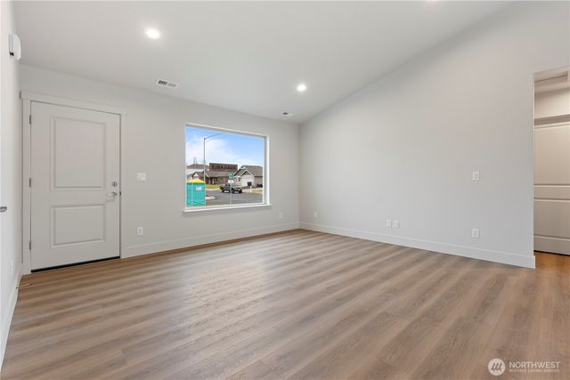 202 N Sandy Loop, Moses Lake, WA 98837