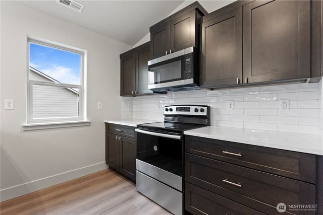 202 N Sandy Loop, Moses Lake, WA 98837