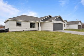 202 N Sandy Loop, Moses Lake, WA 98837