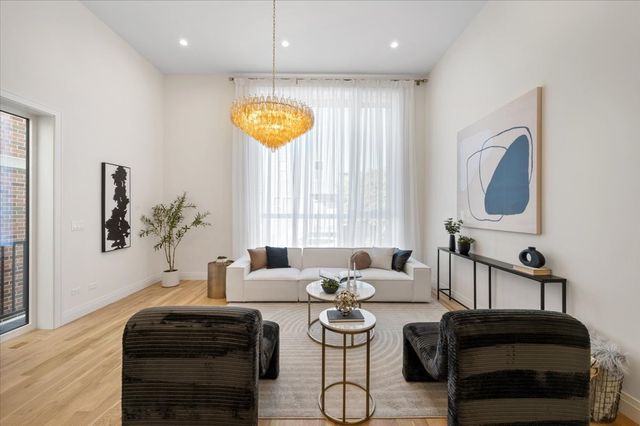 529 N Hartland Court, Chicago, IL 60622