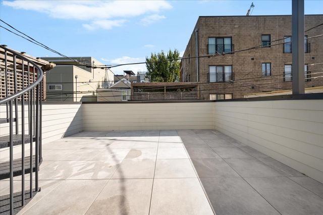 529 N Hartland Court, Chicago, IL 60622