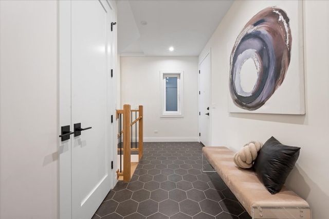 529 N Hartland Court, Chicago, IL 60622