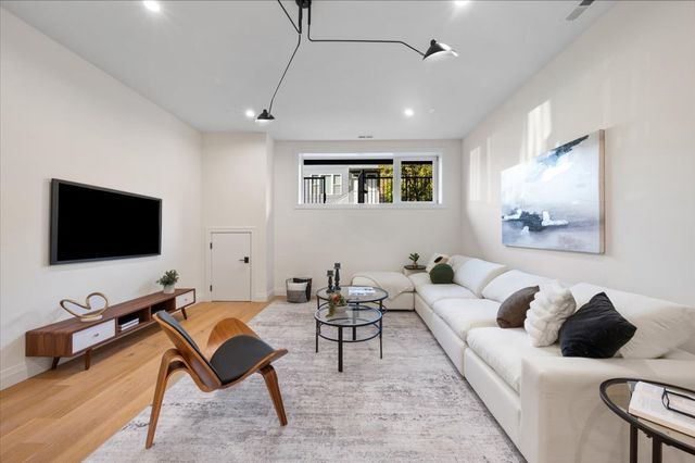 529 N Hartland Court, Chicago, IL 60622