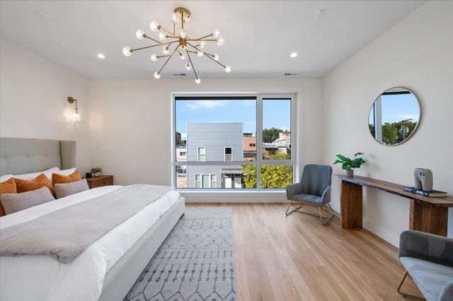 529 N Hartland Court, Chicago, IL 60622