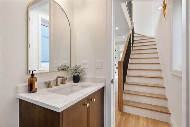 529 N Hartland Court, Chicago, IL 60622