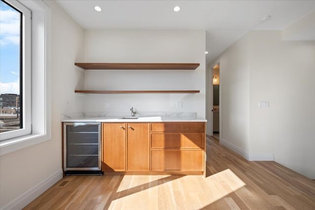 529 N Hartland Court, Chicago, IL 60622