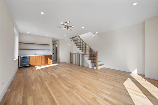 529 N Hartland Court, Chicago, IL 60622