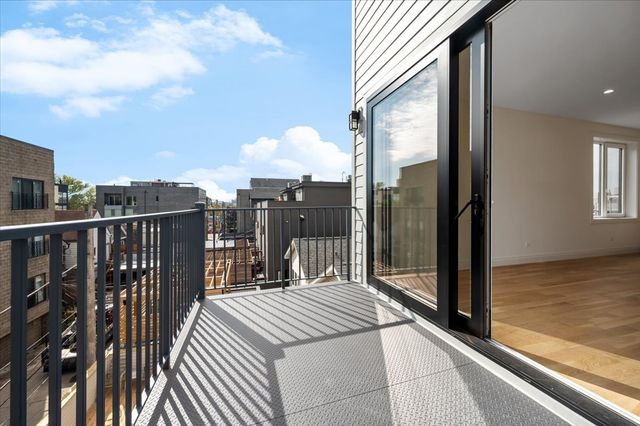 529 N Hartland Court, Chicago, IL 60622