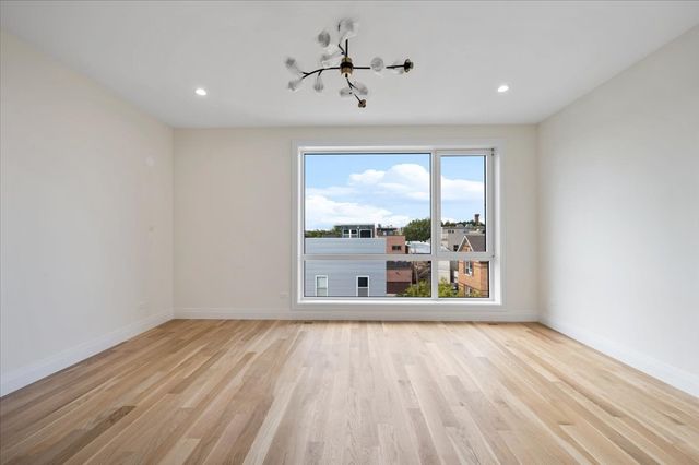 529 N Hartland Court, Chicago, IL 60622