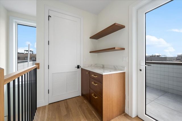 529 N Hartland Court, Chicago, IL 60622