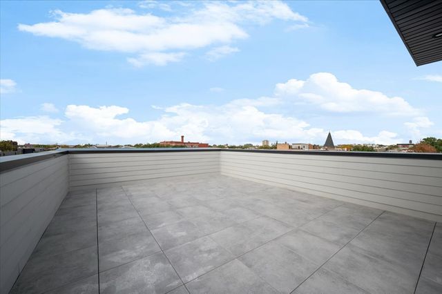 529 N Hartland Court, Chicago, IL 60622