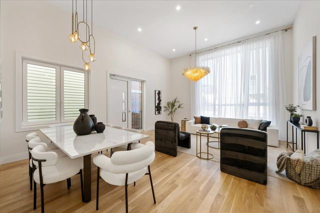 529 N Hartland Court, Chicago, IL 60622