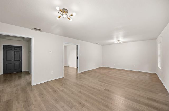 905 Mckinney Avenue, Princeton, TX 75407