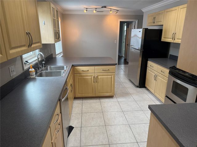 8601 RUE CHATEAU DRIVE, Largo, FL 33777