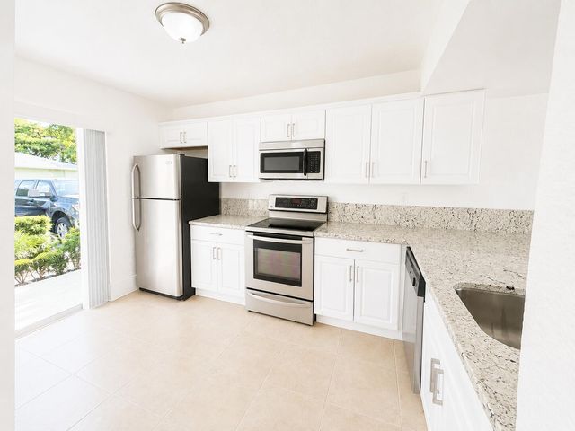887 Crystal Lake Drive, Pompano Beach, FL 33064