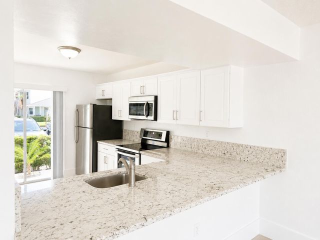 887 Crystal Lake Drive, Pompano Beach, FL 33064