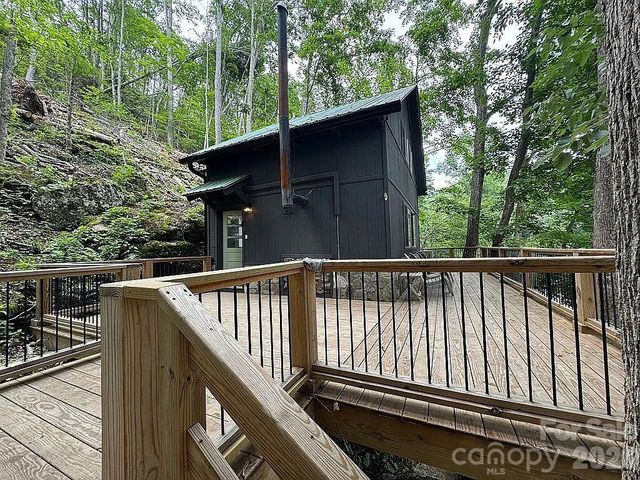 88 Mountain Farm Road, Burnsville, NC 28714