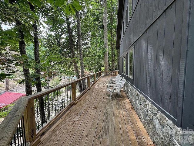 88 Mountain Farm Road, Burnsville, NC 28714