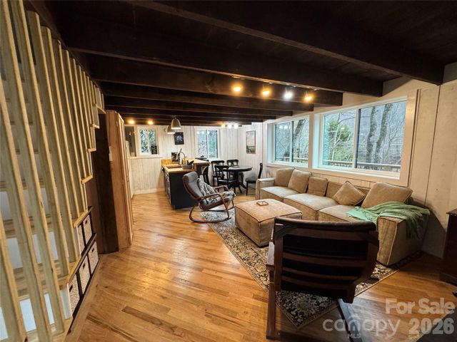 88 Mountain Farm Road, Burnsville, NC 28714