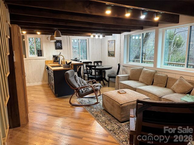 88 Mountain Farm Road, Burnsville, NC 28714