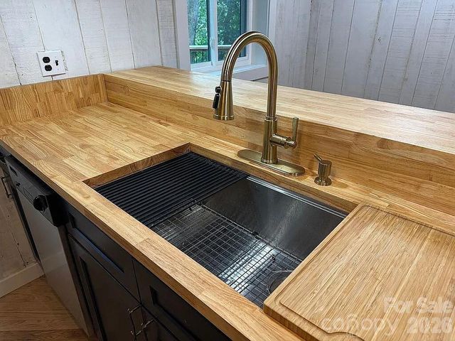 88 Mountain Farm Road, Burnsville, NC 28714