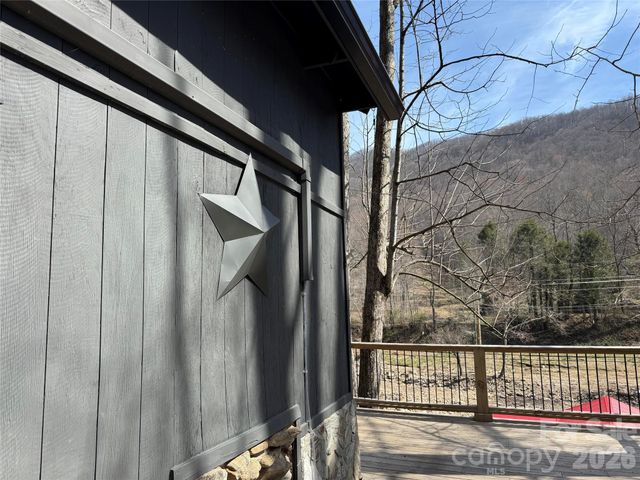 88 Mountain Farm Road, Burnsville, NC 28714