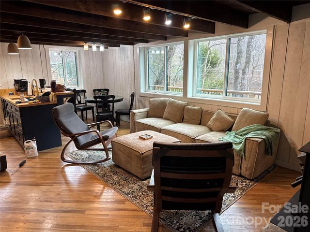 88 Mountain Farm Road, Burnsville, NC 28714