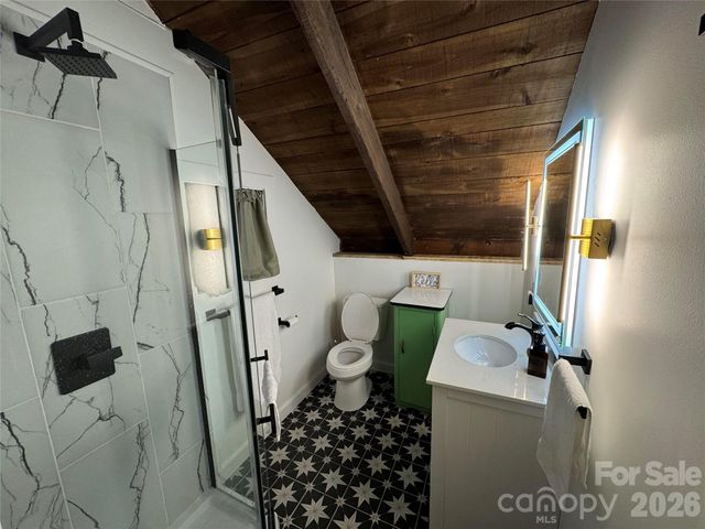 88 Mountain Farm Road, Burnsville, NC 28714