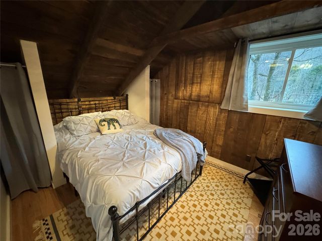 88 Mountain Farm Road, Burnsville, NC 28714