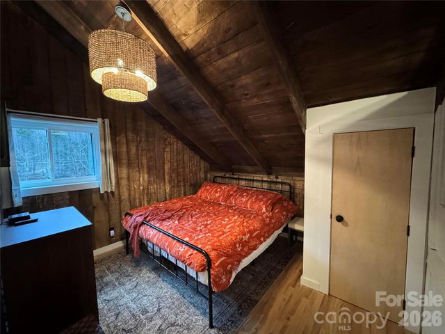 88 Mountain Farm Road, Burnsville, NC 28714