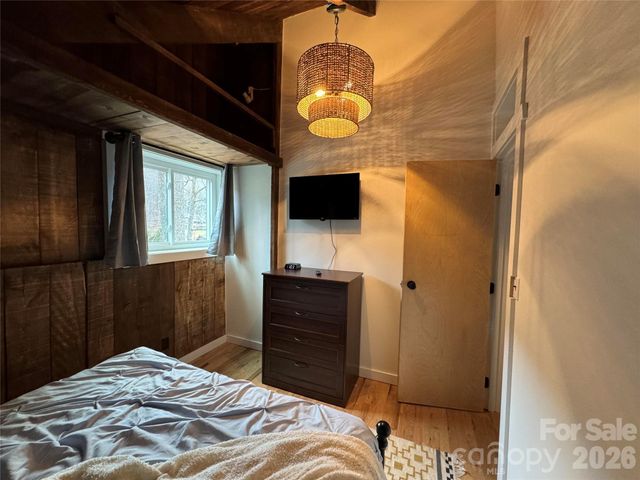 88 Mountain Farm Road, Burnsville, NC 28714