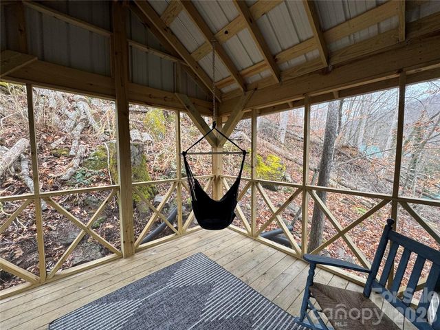 88 Mountain Farm Road, Burnsville, NC 28714